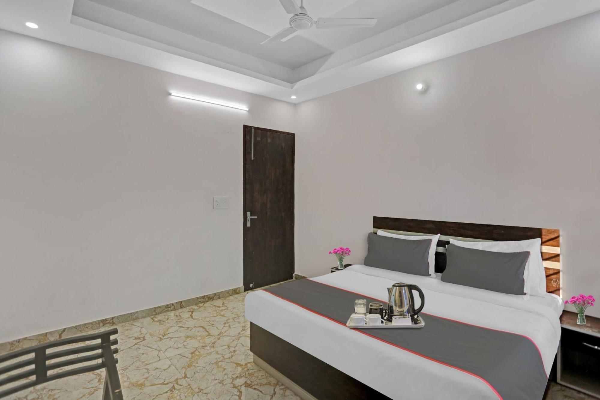 Collection O The Royal Fern Hotel Farrukhnagar Bagian luar foto