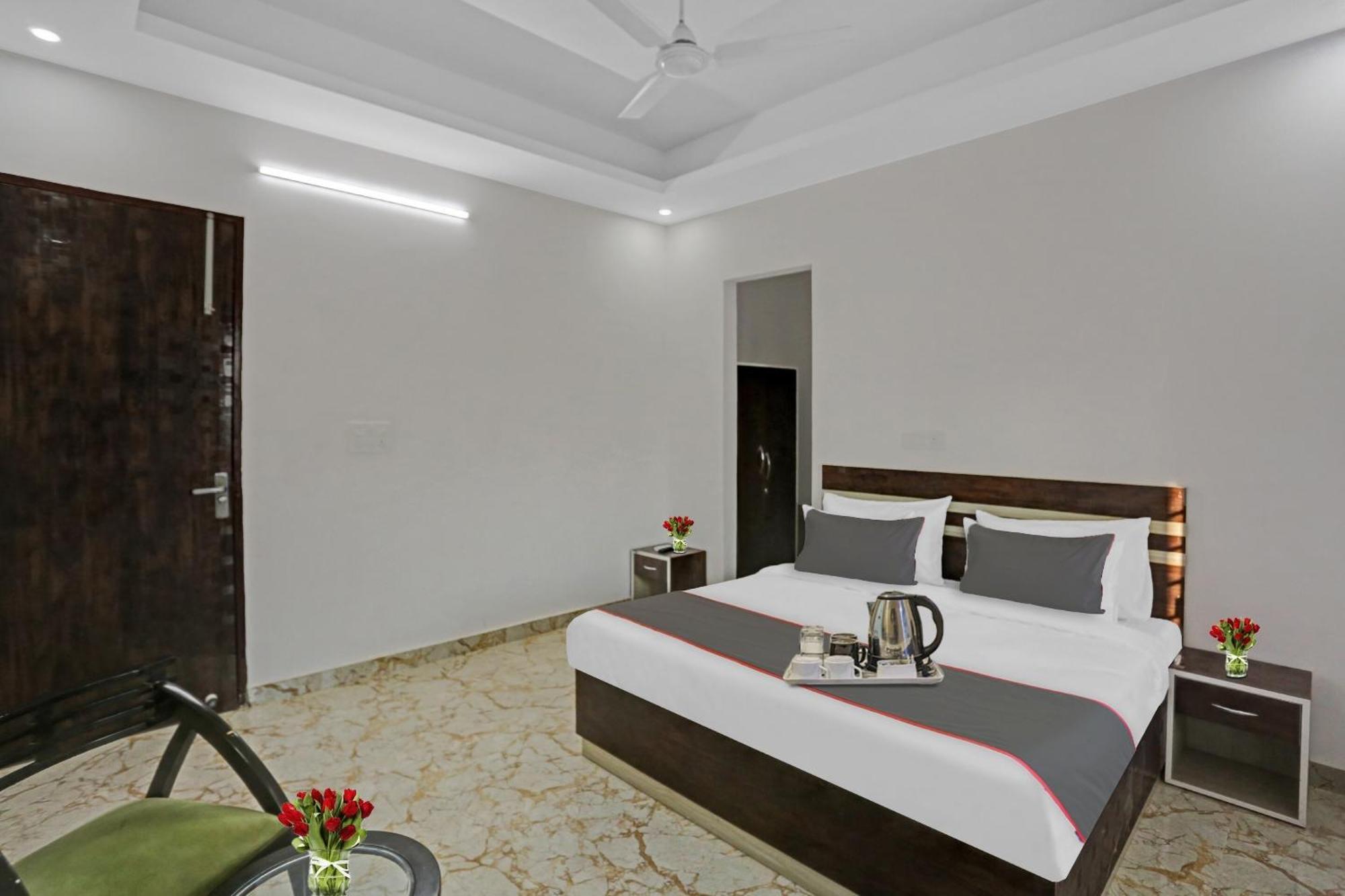Collection O The Royal Fern Hotel Farrukhnagar Bagian luar foto