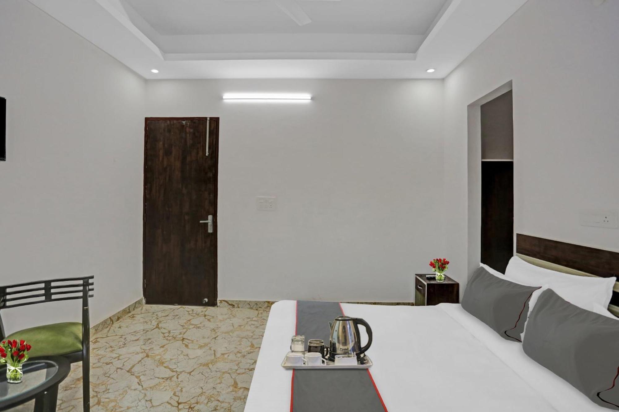 Collection O The Royal Fern Hotel Farrukhnagar Bagian luar foto