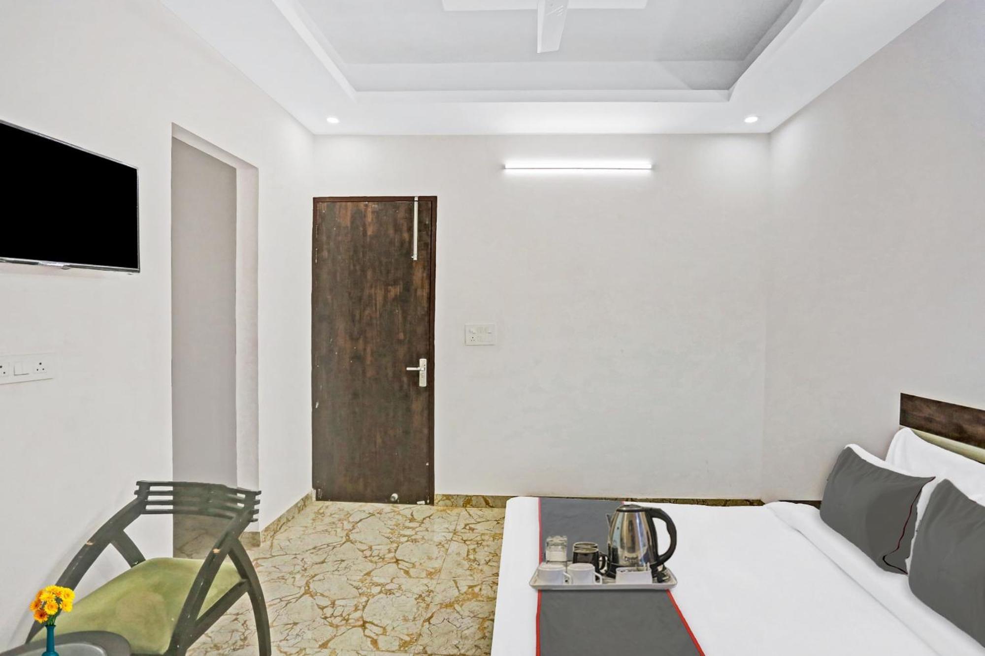 Collection O The Royal Fern Hotel Farrukhnagar Bagian luar foto