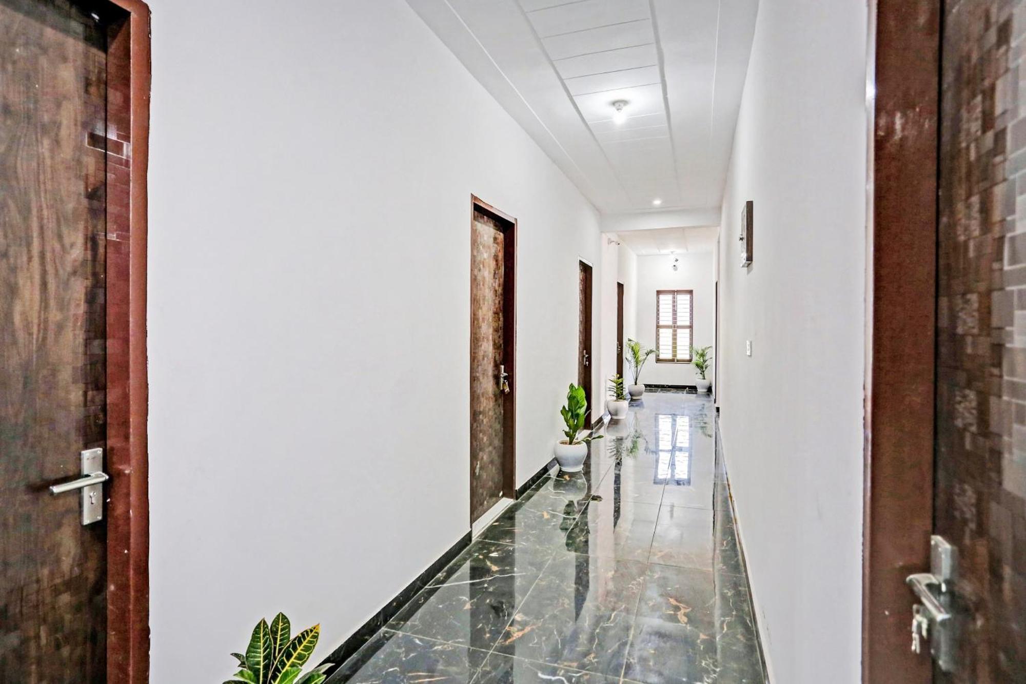 Collection O The Royal Fern Hotel Farrukhnagar Bagian luar foto